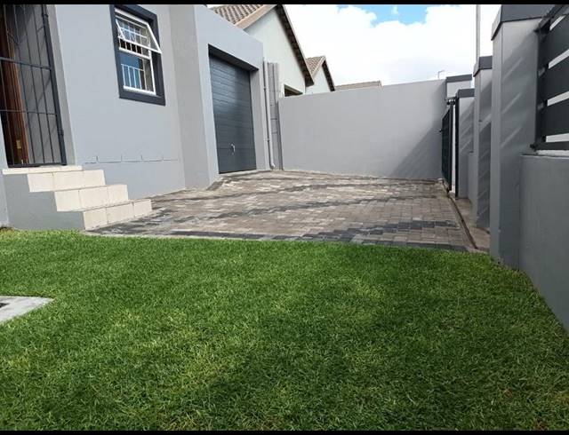2 BEDROOM HOUSE FOR SALE IN GROENHEUWEL